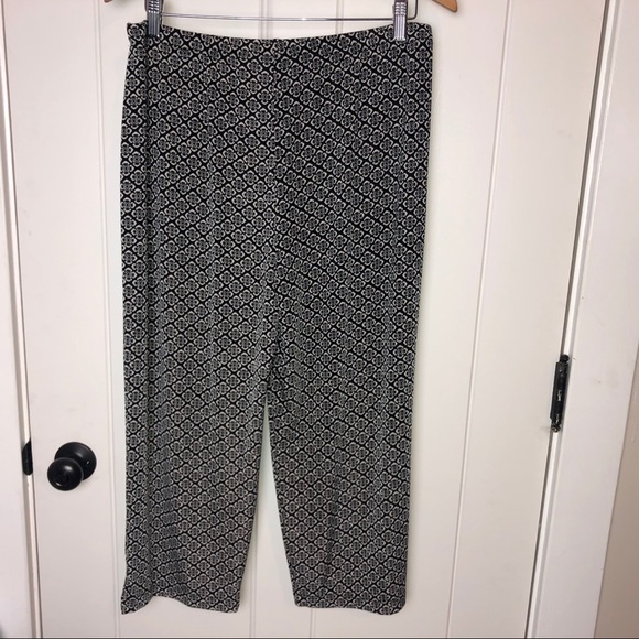 Travelers by Chico's B/W Floral Geo Pants Size 2 - Picture 6 of 9
